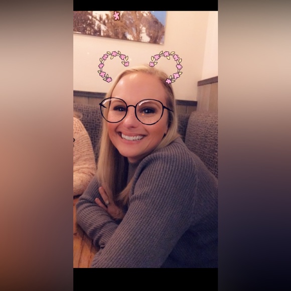 Meet your Posher, Maegan - Picture 4 of 6